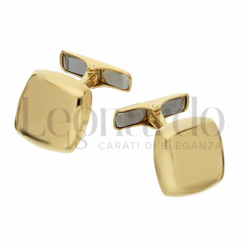 Forma Quadrata con bordi stondati in Oro Giallo da 6,4gr.