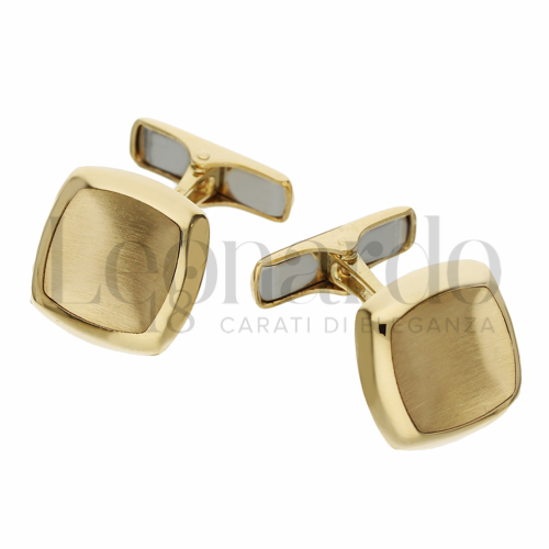 Forma Quadrata con bordi stondati in Oro Giallo da 7gr.