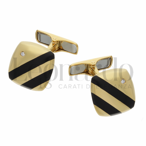 Forma Quadrata con bordi stondati con Onice e Diamante in Oro Giallo da 6,6gr.