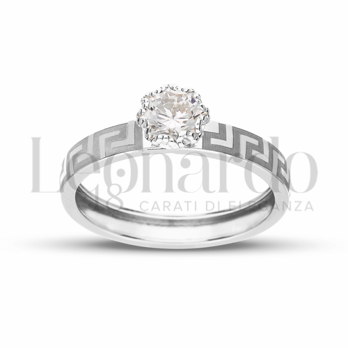 Modello o finitura Greca Laserata con Zircone bianco in Oro Bianco da 1,3gr.