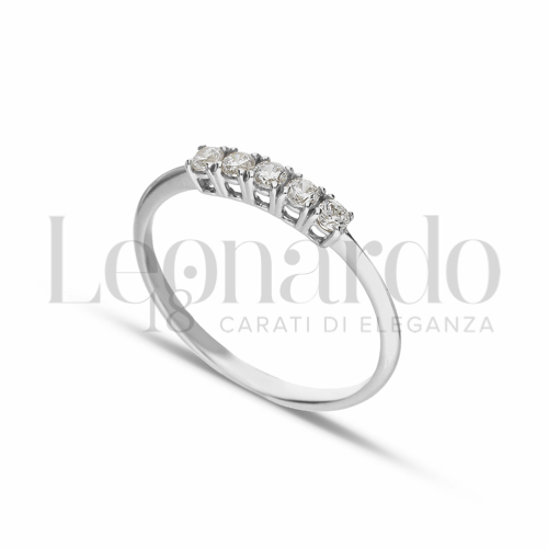 Modello o finitura Veretta a 5 pietre con Zircone bianco in Oro Bianco da 1,6gr.