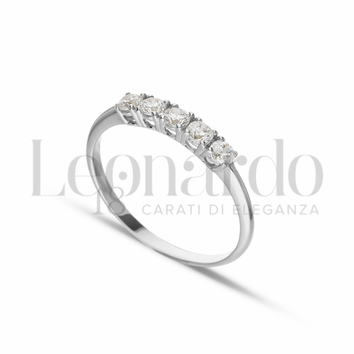 Modello o finitura Veretta a 5 pietre con Zircone bianco in Oro Bianco da 1,6gr.
