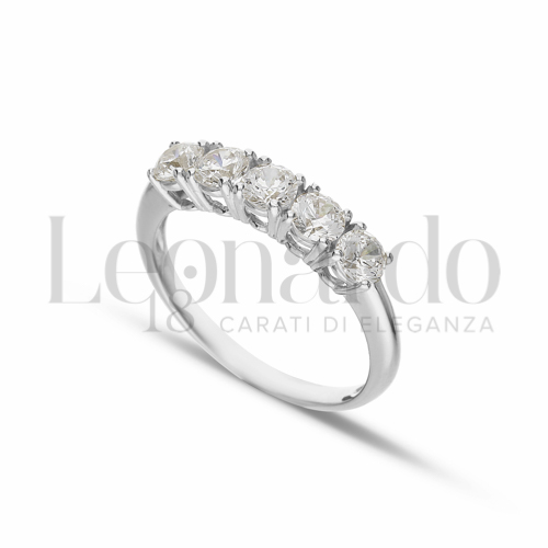 Modello o finitura Veretta a 5 pietre con Zircone bianco in Oro Bianco da 2,3gr.