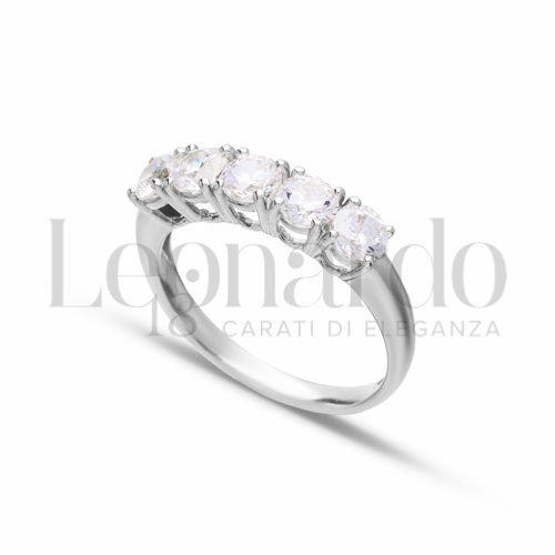Modello o finitura Veretta a 5 pietre con Zircone bianco in Oro Bianco da 2,7gr.