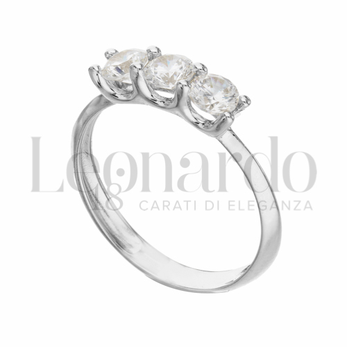 Modello Trilogy lineare con Zircone bianco in Oro Bianco da 2,2gr.