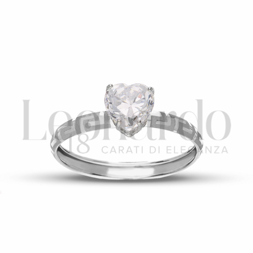 Modello o finitura Greca Laserata con Zircone bianco in Oro Bianco da 1gr.