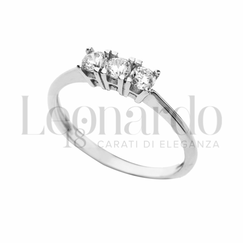 Modello Trilogy lineare con Zircone bianco in Oro Bianco da 2,1gr.