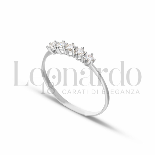 Modello o finitura Veretta a 5 pietre con Zircone bianco in Oro Bianco da 1,3gr.