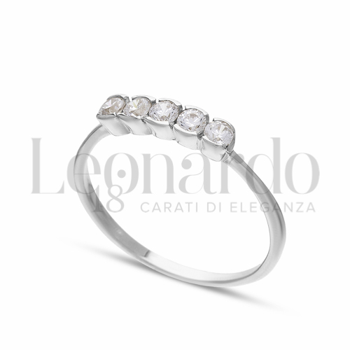 Modello o finitura Veretta a 5 pietre con Zircone bianco in Oro Bianco da 1,6gr.