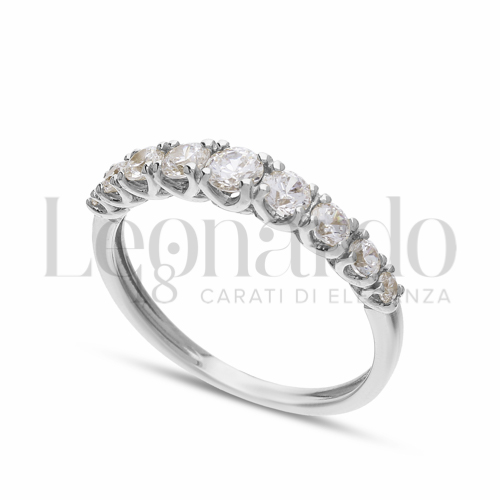 Modello o finitura Veretta a 9 pietre con Zircone bianco in Oro Bianco da 2,4gr.
