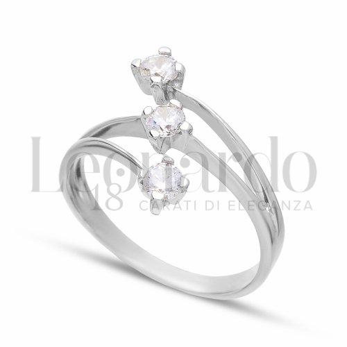 Anelli Anello Trilogy da Donna in Oro 18 Carati Modello o finitura: verticale con centrale unito Misura pietra: 4,00 mm anello: N° 12 2,9g