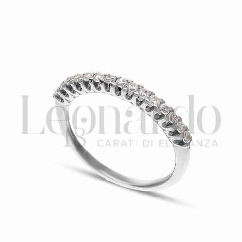 Anelli Veretta da Donna in Oro 18 Carati Modello o finitura: a 15 pietre Misura pietra: 2,00 mm anello: N° 11 1,8g