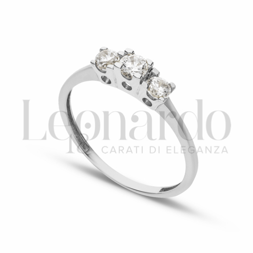 Modello Trilogy a scalare con Zircone bianco in Oro Bianco da 1,7gr.