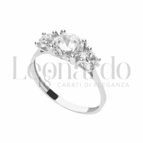 Modello Trilogy a scalare con Zircone bianco in Oro Bianco da 2,9gr.