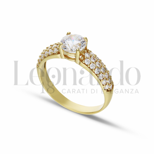 Modello o finitura Solitario con Pavè sul gambo con Zircone bianco in Oro Giallo da 3gr.