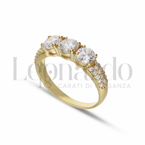Modello o finitura Trilogy lineare con pietre sul gambo con Zircone bianco in Oro Giallo da 3,4gr.
