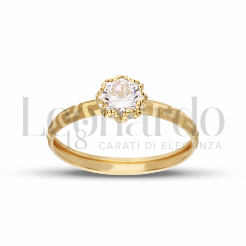 Modello o finitura Greca Laserata con Zircone bianco in Oro Giallo da 0,9gr.