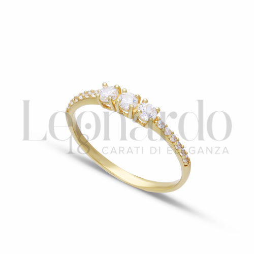 Modello o finitura Trilogy lineare con pietre sul gambo con Zircone bianco in Oro Giallo da 1,7gr.
