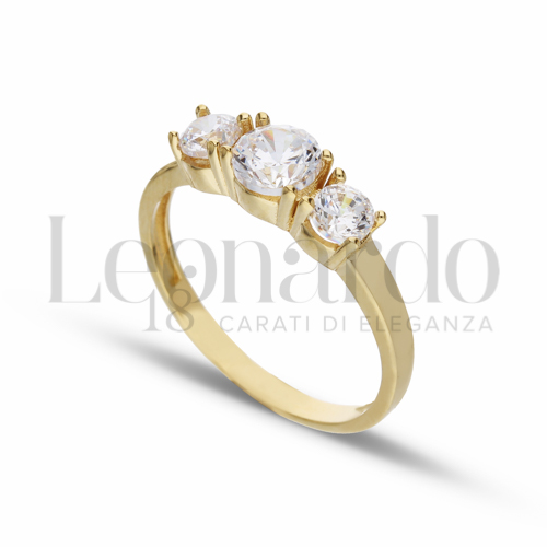 Modello o finitura Trilogy a scalare con Zircone bianco in Oro Giallo da 2,9gr.
