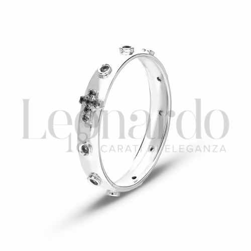 Modello Tornito con Zirconi neri in Oro Bianco da 2,2gr.