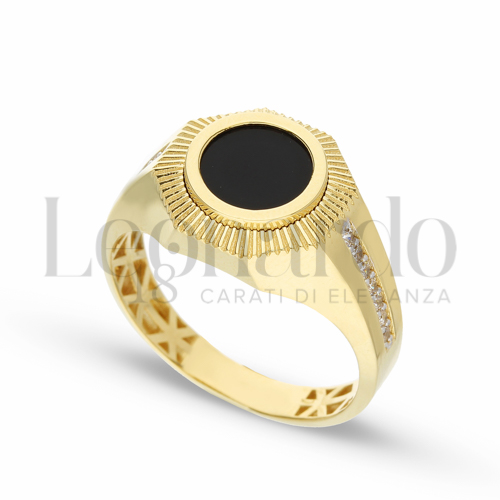 Modello Tondo con Onice e zirconi bianchi in Oro Giallo e Oro Bianco da 6,5gr.