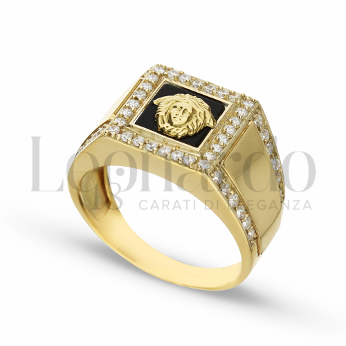 Modello Quadrato con Onice e zirconi bianchi in Oro Giallo da 6,5gr.