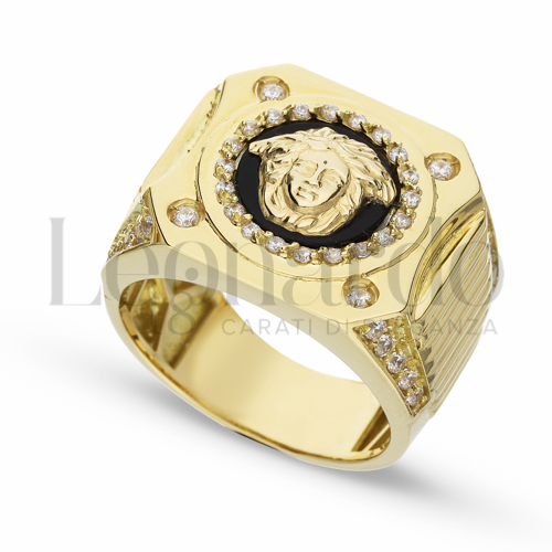 Modello Quadrato con Onice e zirconi bianchi in Oro Giallo da 27,7gr.