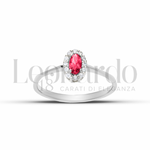 Contornato da una fila di zirconi Modello con Pietra di Colore Rosso e zirconi bianchi in Oro Bianco da 1,9gr.