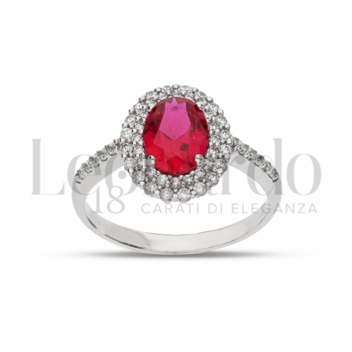 Contornato da due file di zirconi Modello con Pietra di Colore Rosso e zirconi bianchi in Oro Bianco da 3,9gr.