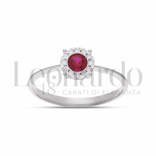 Contornato da una fila di zirconi Modello con Pietra di Colore Rosso e zirconi bianchi in Oro Bianco da 1,8gr.