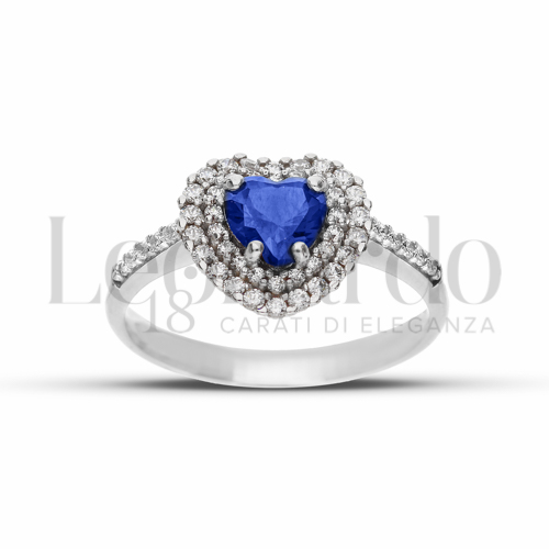 Contornato da due file di zirconi Modello con Pietra di Colore Blu e zirconi bianchi in Oro Bianco da 3,6gr.