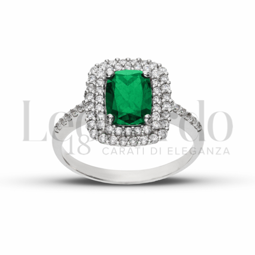 Contornato da due file di zirconi Modello con Pietra di Colore Verde e zirconi bianchi in Oro Bianco da 4,1gr.