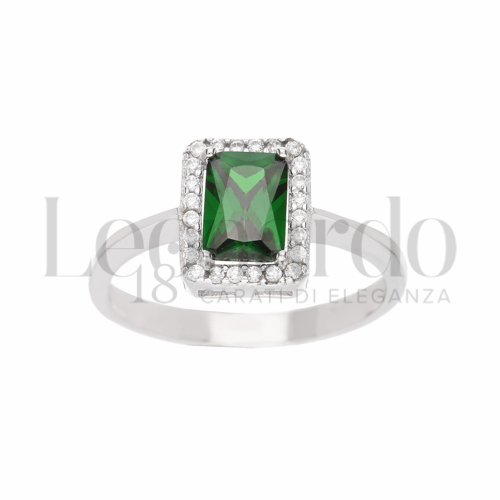 Contornato da una fila di zirconi Modello con Pietra di Colore Verde e zirconi bianchi in Oro Bianco da 2,5gr.