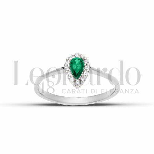 Contornato da una fila di zirconi Modello con Pietra di Colore Verde e zirconi bianchi in Oro Bianco da 1,9gr.
