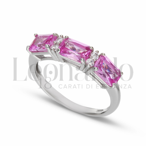 Trilogy Orizzontale Modello con Pietra Idrotermale Rosa e zirconi bianchi in Oro Bianco da 2,8gr.