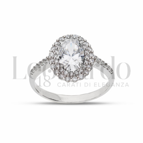 Contornato da due file di zirconi Modello con Pietra Bianca e zirconi bianchi in Oro Bianco da 4gr.