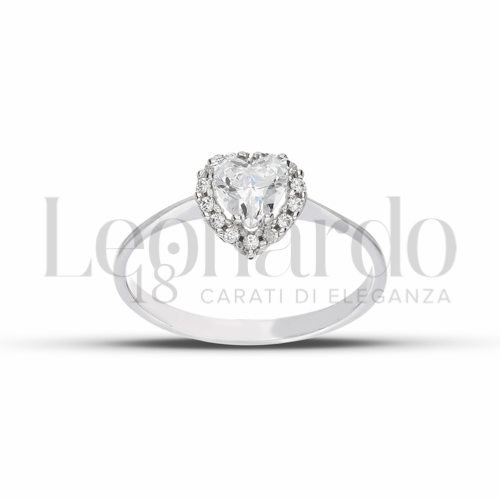 Contornato da una fila di zirconi Modello con Pietra Bianca e zirconi bianchi in Oro Bianco da 1,9gr.