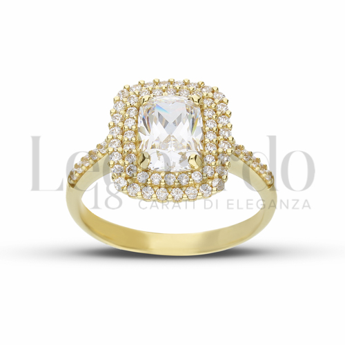 Contornato da due file di zirconi Modello con Pietra Bianca e zirconi bianchi in Oro Giallo da 4,6gr.