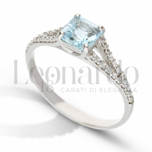 con Topazio azzurro e zirconi bianchi in Oro Bianco da 2,7gr.