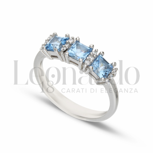 Trilogy Orizzontale Modello con Topazio azzurro e zirconi bianchi in Oro Bianco da 3,5gr.
