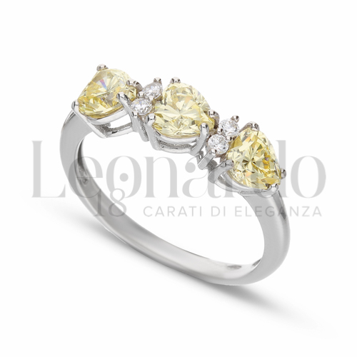 Trilogy Orizzontale Modello con Pietra Idrotermale Giallo Fancy e zirconi bianchi in Oro Bianco da 3gr.