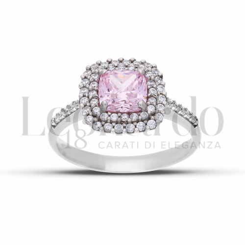 Contornato da due file di zirconi Modello con Pietra Idrotermale Rosa Light e zirconi Bianchi in Oro Bianco da 3,6gr.