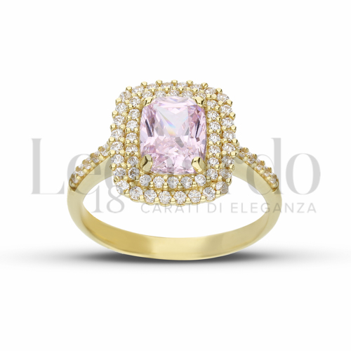 Contornato da due file di zirconi Modello con Pietra Idrotermale Rosa Light e zirconi Bianchi in Oro Giallo da 4,1gr.