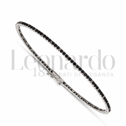 con Zirconi neri da Misura pietra 1,10 mm in Oro Bianco da 4,3gr.