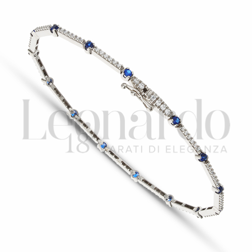 con Zirconi blu e zirconi bianchi da Misura pietra 1,10 mm in Oro Bianco da 6,3gr.