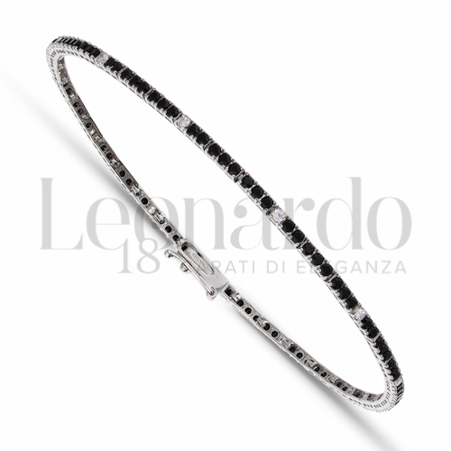 con 9+1 9 Zirconi neri + 1 Zircone bianco da Misura pietra 1,50 mm da Gr 4,50 in Oro Bianco da 3,8gr.