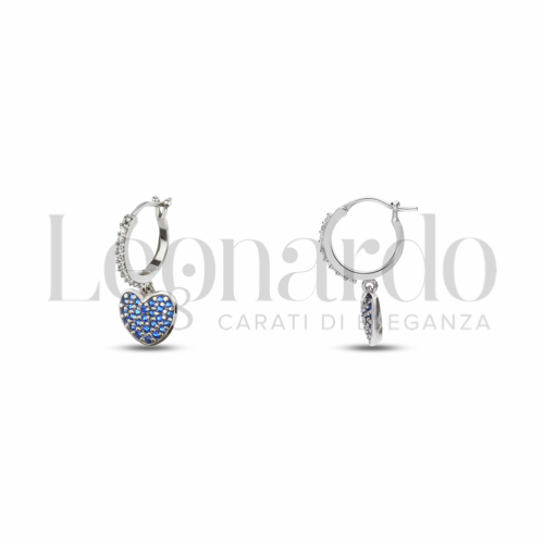 8 mm Diametro interno con Zirconi blu e zirconi bianchi in Oro Bianco da 2,3gr.