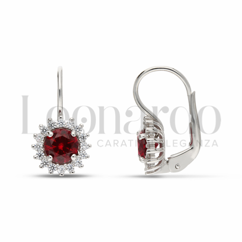 Forma Tondo con Pietra di Colore Rosso e zirconi bianchi in Oro Bianco da 2,5gr.