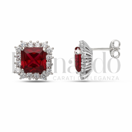 Forma Quadrato con Pietra di Colore Rosso e zirconi bianchi in Oro Bianco da 5,4gr.