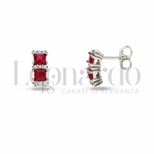 Forma Quadrato con Pietra di Colore Rosso e zirconi bianchi in Oro Bianco da 1,9gr.